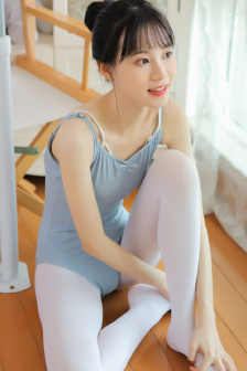 美女扒开粉嫩尿口的桶爽